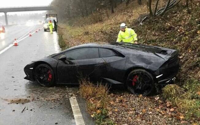 A Lamborghini do jogador era avaliada em 190 mil libras esterlinas (R$800mil)