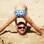 Luciano Huck passa férias com a família nos Hamptons e é enterrado pelos filhos na areia. Foto: Twitter/Reprodução