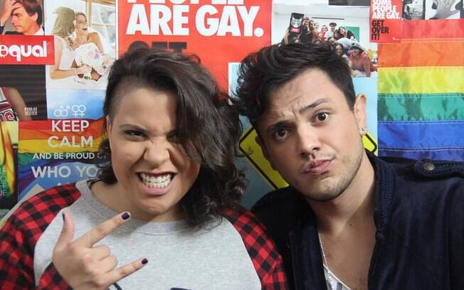 Dupla de apresentadores do Canal das Bee: Jessica Tauane e Victor Larguesa