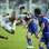 Lance em que Neymar sofre falta dura do goleiro Balovero já no final do primeiro tempo.. Foto: Gazeta Press