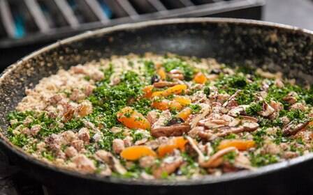 5 farofas incríveis para turbinar os assados