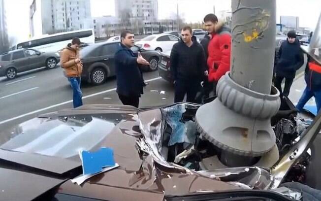 Lamborghini de Adam Yandiev, lutador russo de MMA, que ficou destruída após acidente Lamborghini de Adam Yandiev, lutador russo de MMA, que ficou destruída após acidente