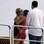 Paris Hillton agarra uma amiga em um passeio de iate em St. Tropez em 2010 . Foto: Grosby Group / BrainPix / Getty Images / Reprodução