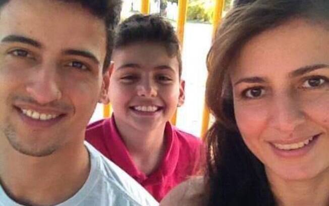 Luciana Vieira ao lado do filho Fernando Vieira Campello em foto publicada por ela no Facebook