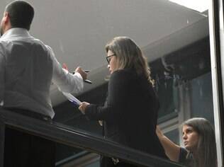 Assessora de Comunicação do STF, Débora Santos, lê lista com nomes de políticos sobre os quais o Procurador-Geral da República pediu abertura de inquérito na Lava Jato