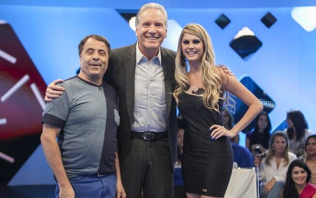 Roberto Justus entre Geraldo Magela e Bárbara Evans