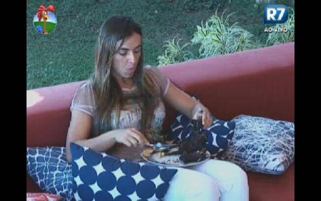 Nicole Bahls come bisteca e desabafa com Diego Pombo