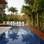 A piscina em formato de 'L' garante o diferencial do projeto criado por Benedito Abbud. Foto: Divulgação