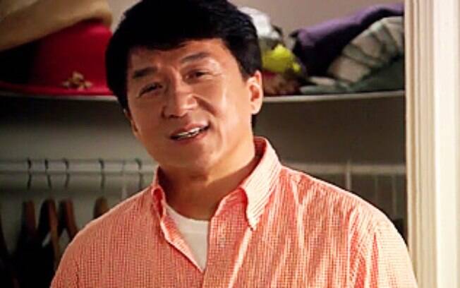 Jackie Chan disse estar envergonhado com a prisão do filho