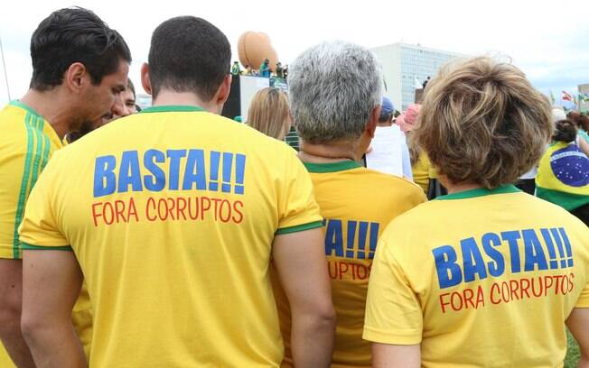 Manifestantes se reúnem na frente do Congresso Nacional, em Brasília. Foto: Lula Marques/ Agência PT - 13.12.15
