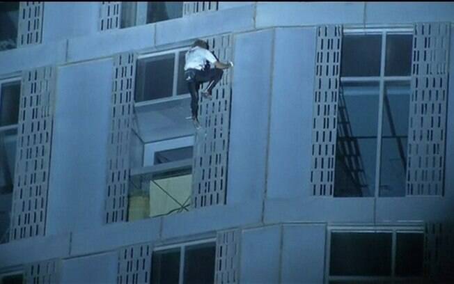 'Homem-aranha' francês escala arranha-céu de 300 m em Dubai