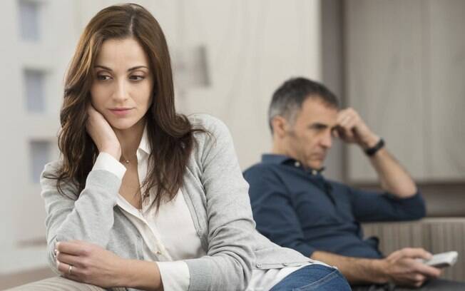 Casal em crise precisa descobrir se está vivendo uma turbulência passageira ou os momentos finais de um relacionamento 