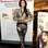 A tatuadora Kat von D mostra como o metalizado pode ser moderno, ao usar legging e blazer cropped em tons de prata com blusa e sandálias pretas. Foto: Getty Images
