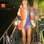 No Gênesis Folia, em 8 de janeiro de 2012, no Rio de Janeiro, Claudia Leitte usou vestido colorido, com brilho, e sandália nude de salto. Foto: Vinicius Eduardo/ AgNews