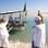 Na costa de Jebel Alin, turistas embarcam no dhown, um autêntico barco árabe. Foto: Divulgação