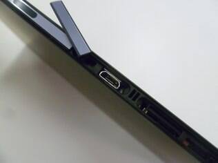 Portas do Z2 Tablet são protegidas por tampas de plástico