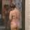 Viviane Araújo tomou banho na tarde desta terça-feira (17) e ficou admirando seu corpo. Aproveitando as novas imagens, veja se ela realmente ganhou barriguinha e vote!. Foto: Reprodução