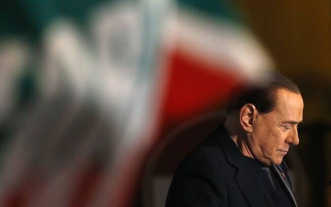 Político foi recepcionado por partidários do partido Forza Italia (27/11/2014)