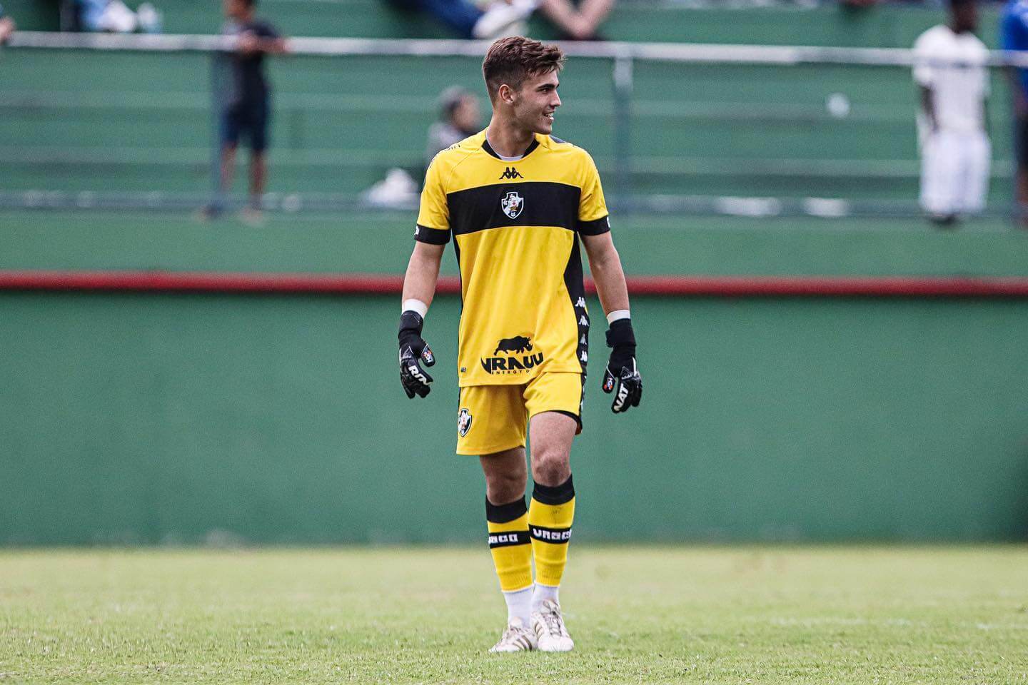 Vasco fica próximo de renovar contrato do goleiro João Pedro Lecce