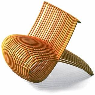 Poltrona em madeira criada por Marc Newson para a Capellini, em 1988