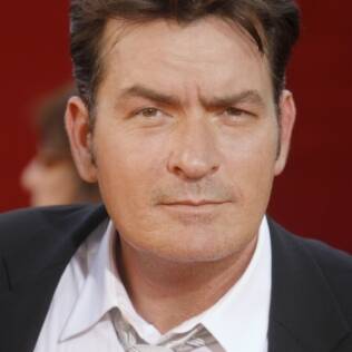Espetáculo de Charlie Sheen faz sucesso antes mesmo da estreia