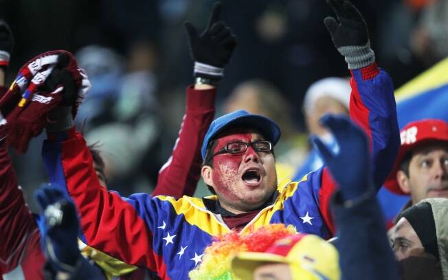 Torcedores comemoraram o primeiro ponto arrancado pela Venezuela sobre o Brasil em Copas América