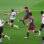 O zagueiro Vidic, do Manchester, se atira para atrapalhar o barcelonista Pedro, que de pé direito fez o primeiro da partida