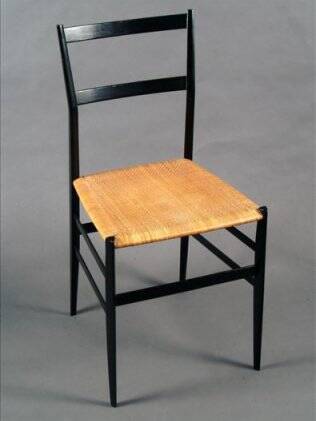 Cadeira Superleggera 699, criada por Gio Ponti, para a Cassina, em 1957