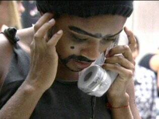 Jaqueline consegue atender o Big Fone