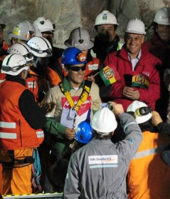 Único estrangeiro entre os 33 mineiros presos, o boliviano Carlos Mamani foi resgatado às 3h10