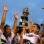 Jogadores levantam a taça do Campeonato Paranaense