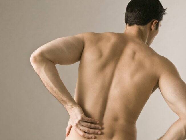 Dores nas costas podem ser sintomas de hérnia de disco