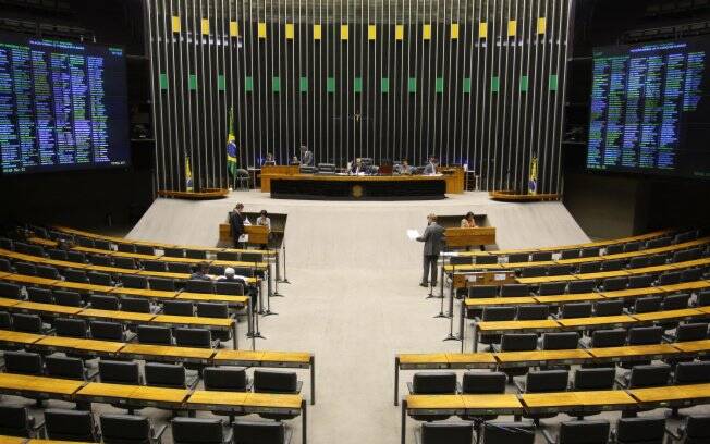 Resultado de imagem para camara dos deputados vazia