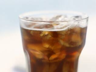 Refrigerante: pesquisa alerta que bebida desregula a pressão arterial