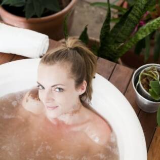 Banho no ofurô ou hidromassagem ajuda a retirar os produtos de chocolate do corpo e relaxar