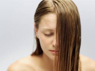 O cabelo cresce um centímetro por mês