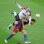 Busquets e Rooney disputam jogada no fim do primeiro tempo da decisão
