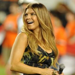 Fergie também costuma cantar versos sobre ela mesma