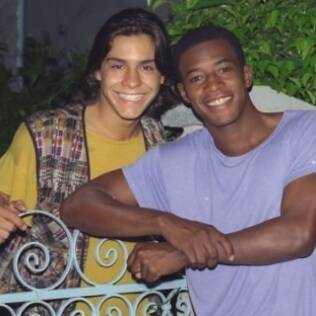 André Gonçalves e Lui Mendes: namorados na novela