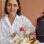A nutricionista Viviane Chaer Borges com algumas opções de lanches saudáveis. Foto: Rita Grimm