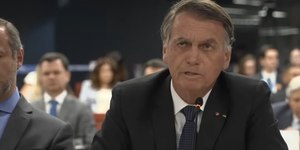 Bolsonaro falta a julgamento por "limitação médica"