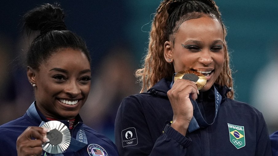 Rebeca Andrade desbancou Simone Biles e foi medalha de ouro no solo em Paris