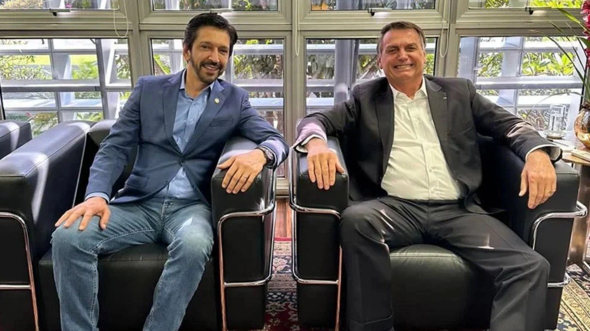 Ricardo Nunes (MDB), atual prefeito de São Paulo, ao lado de Jair Bolsonaro (PL), ex-presidente da República