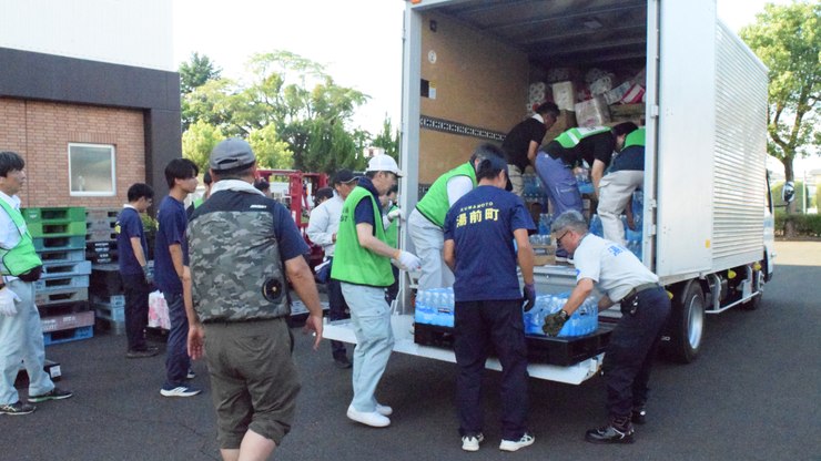 Brasileiros no Japão entregam 5 toneladas de doações em Kumamoto