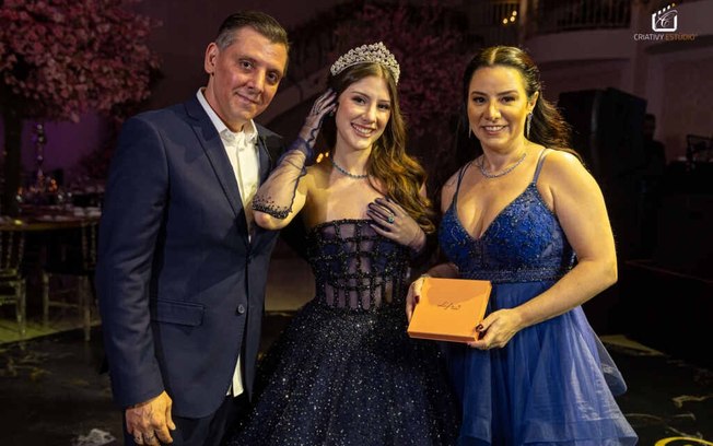 Uma princesa: Liz Macedo encanta a todos em sua deslumbrante festa de 15 Anos