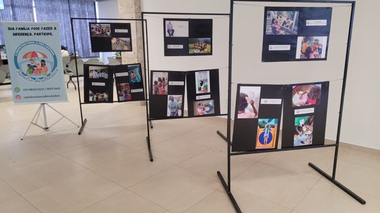Valinhos expõe fotos para divulgar serviço de Família Acolhedora