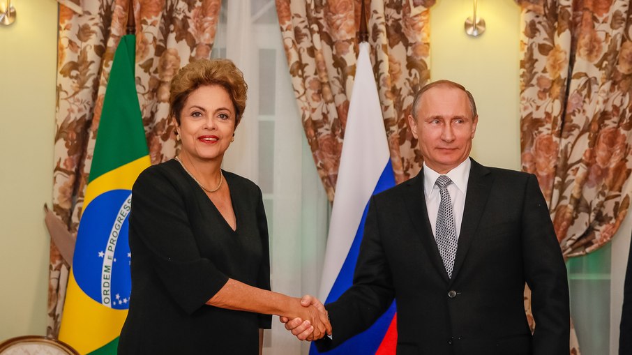 Dilma Rousseff, presidente do banco dos Brics, e Vladimir Putin