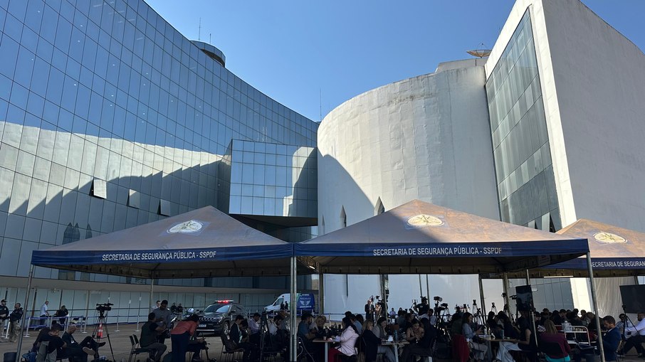 Aline Brito, repórter do portal iG, acompanha o julgamento direto do STF