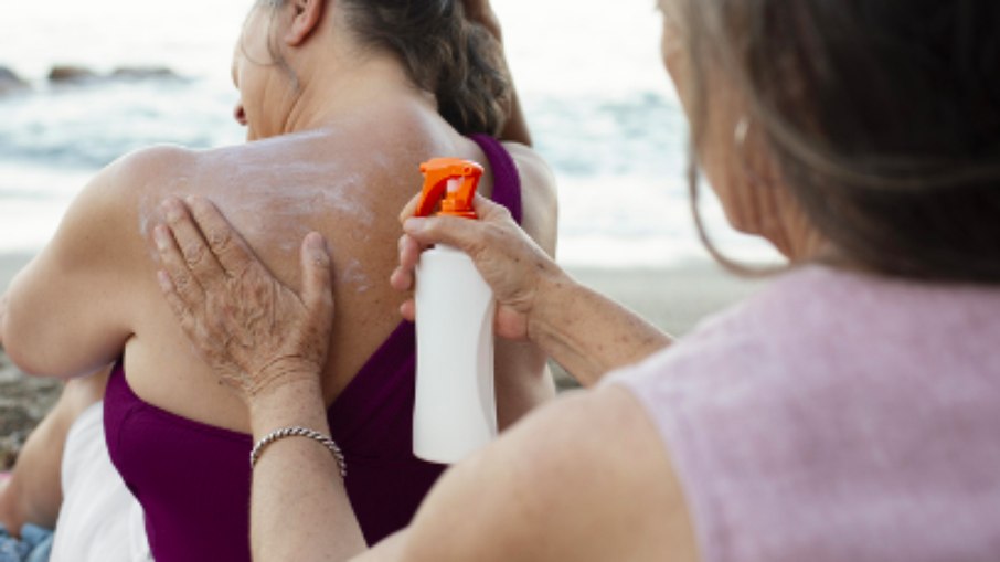 Chegada do verão: cuidados com a pele e dicas de uso do protetor solar