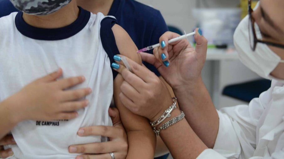 Menos de 50% do público infantil foi imunizado até agora neste ano
